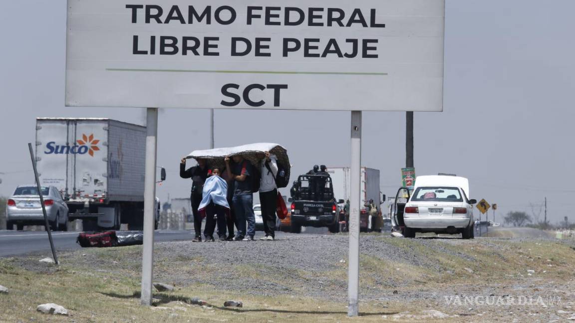A pie y de “ride” llegan migrantes a Saltillo, buscan transporte para llegar al norte