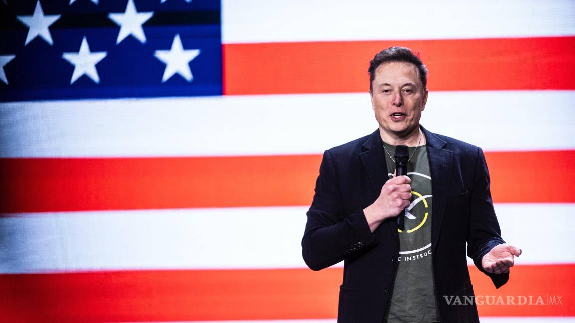 $!Elon Musk habla en la iglesia Life Center el sábado 19 de octubre de 2024, en Harrisburg, Pensilvania.