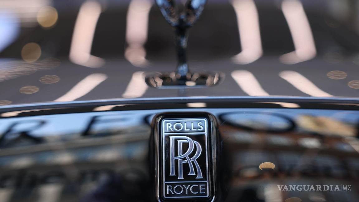 $!Un Rolls Royce Ghost se exhibe en un concesionario de Londres, Gran Bretaña. Estados Unidos es el segundo mayor importador de coches del Reino Unido,