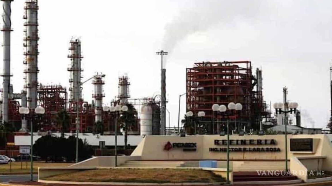 Reportan dos explosiones en refinería de Pemex en Cadereyta, Nuevo León