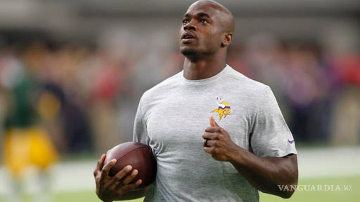 $!Adrian Peterson condiciona su regreso con los Vikings