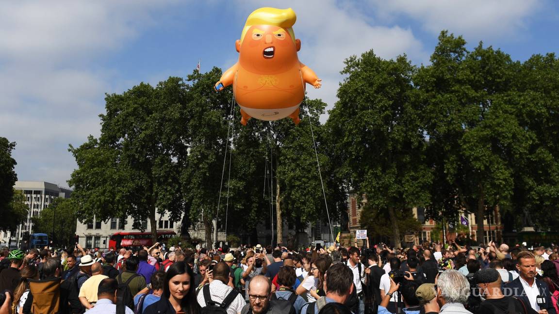 ‘Bebé Trump’ flota sobre miles de manifestantes que toman las calles de Londres