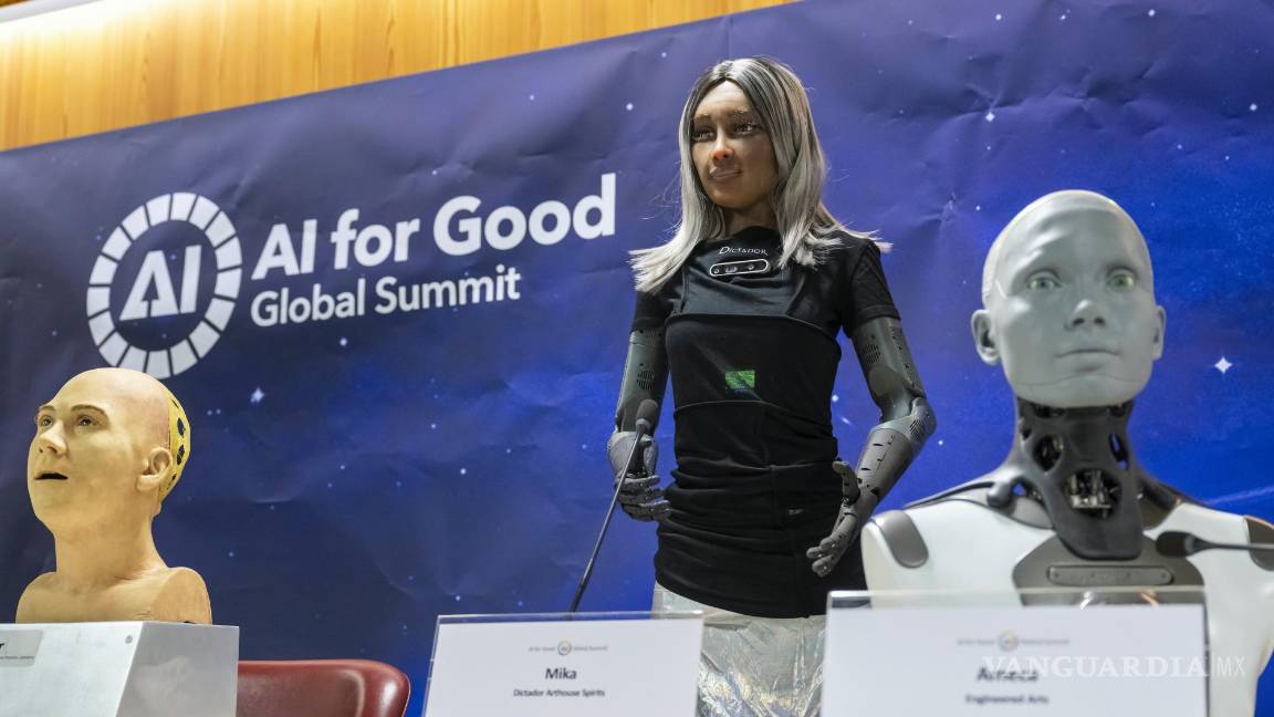 $!Robots en una conferencia de prensa de la cumbre mundial ‘AI for Good’ de la Unión Internacional de Telecomunicaciones (UIT) en Ginebra, Suiza.