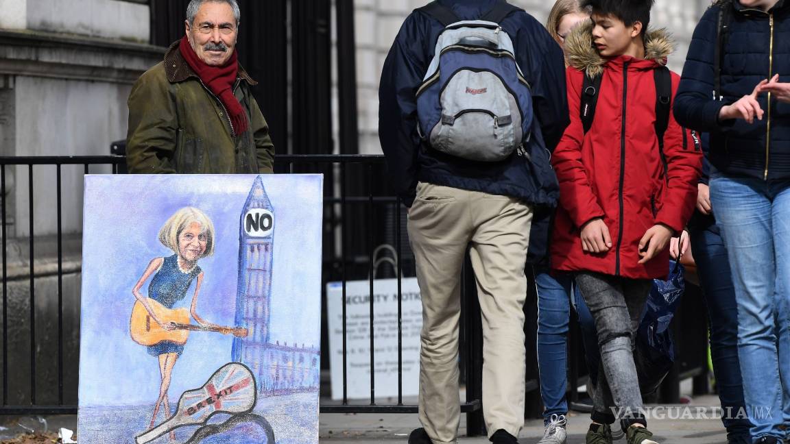 $!Afonía impide a May abrir el debate sobre un posible "brexit" sin acuerdo