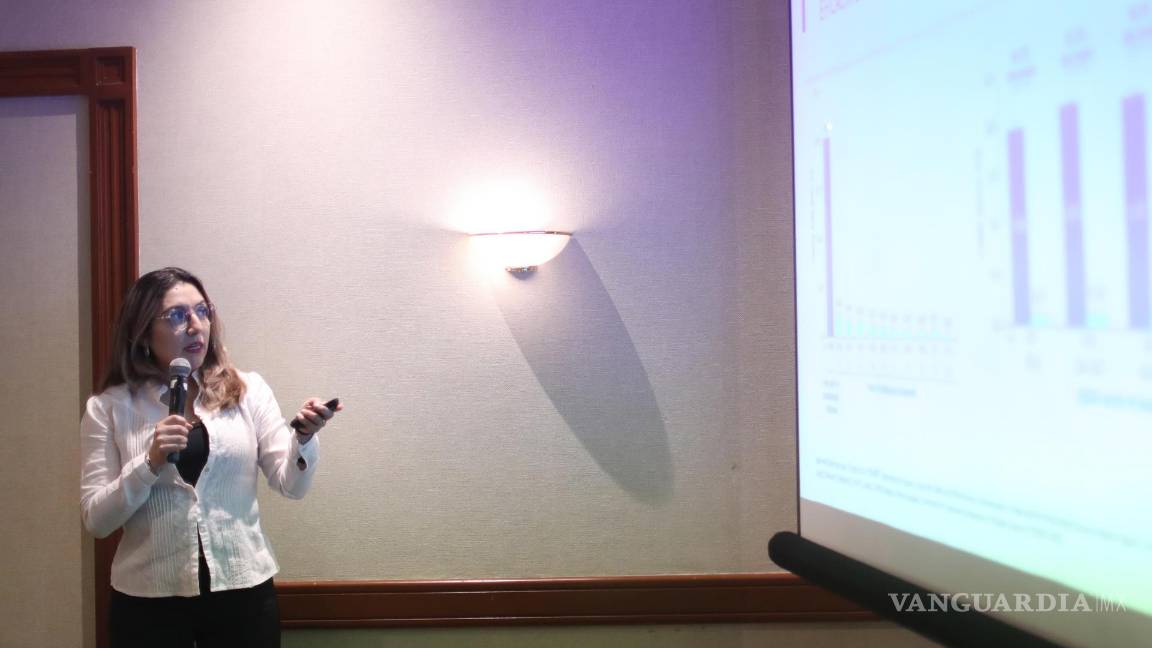 $!La neuróloga Verónica Rivas durante una conferencia de prensa en la Ciudad de México.