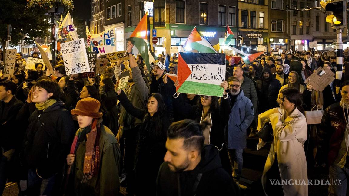 $!La gente marcha durante una manifestación pro-Palestina en Utrecht, Países Bajos.EFE/EPA/SEM VAN DER WAL