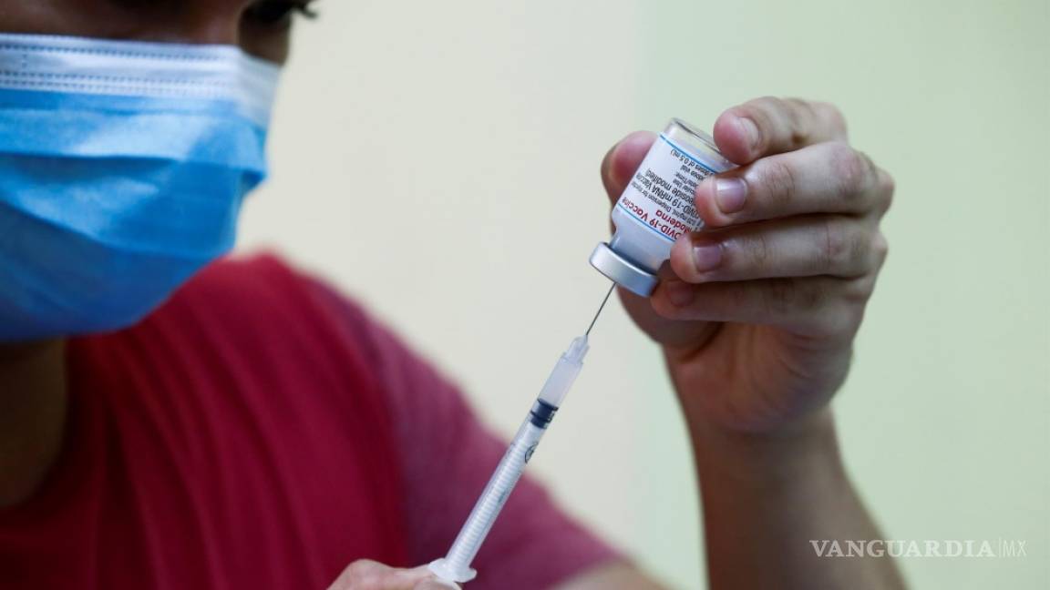 Vacuna de Moderna es eficaz contra las primeras variantes del virus SARS-CoV-2