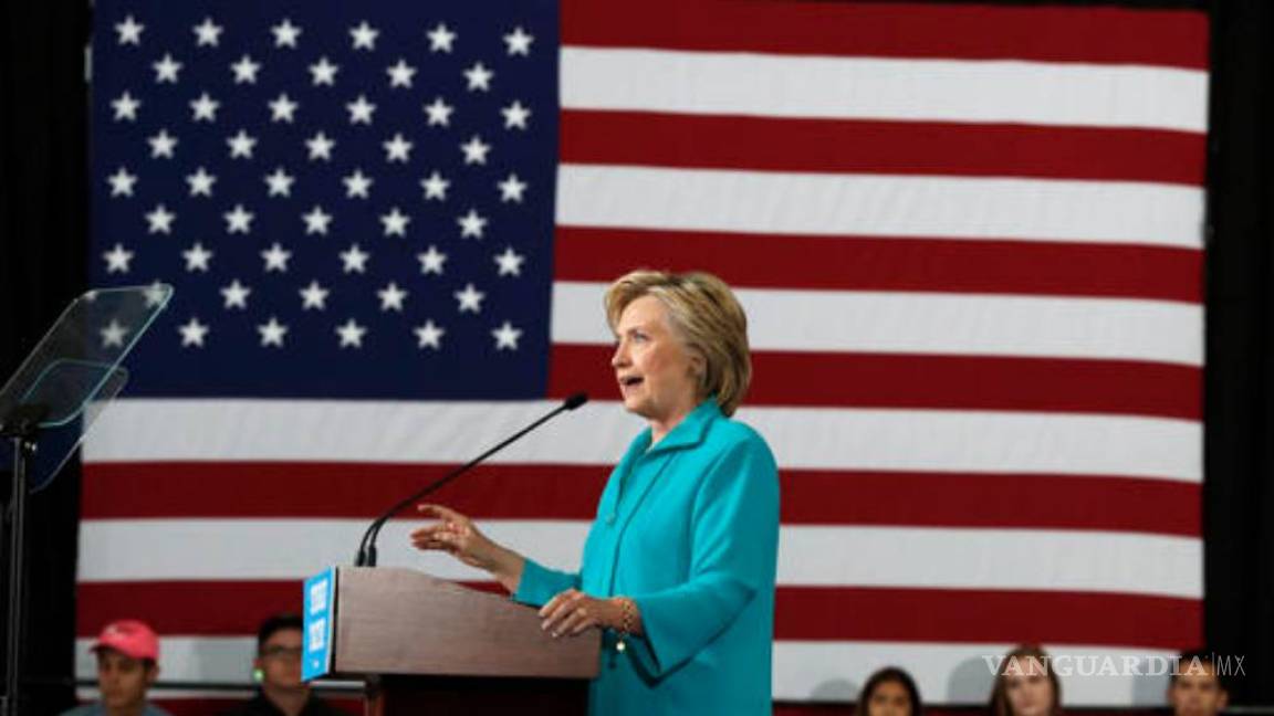 $!Trump hace su campaña en base a la paranoia: Clinton