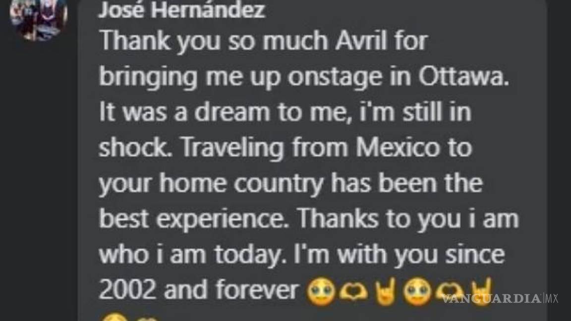 $!Avril Lavigne sube a fan lagunero al escenario en su concierto en Ottawa, Canadá