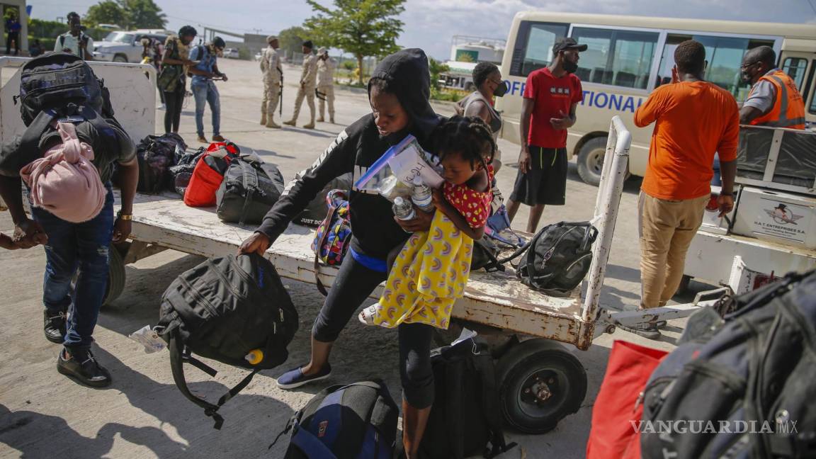 Deporta EU 560 haitianos en sólo dos días; migrantes reclaman hostilidad y malos tratos