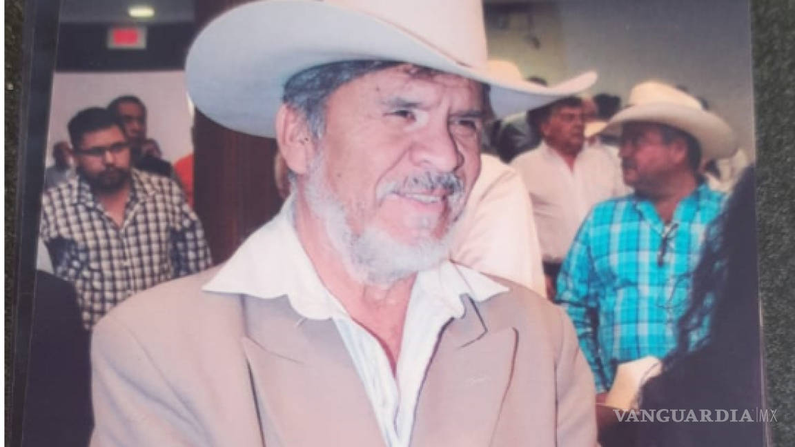Murió en una volcadura el activista coahuilense Félix Picazo