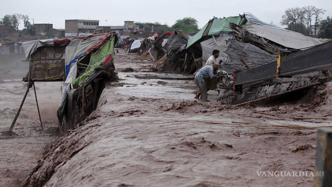Suman 92 muertos por inundaciones en Pakistán
