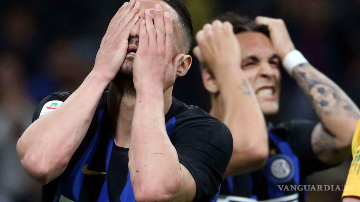Inter de Milan y Roma dividen puntos complicando sus aspiraciones a la Champions League