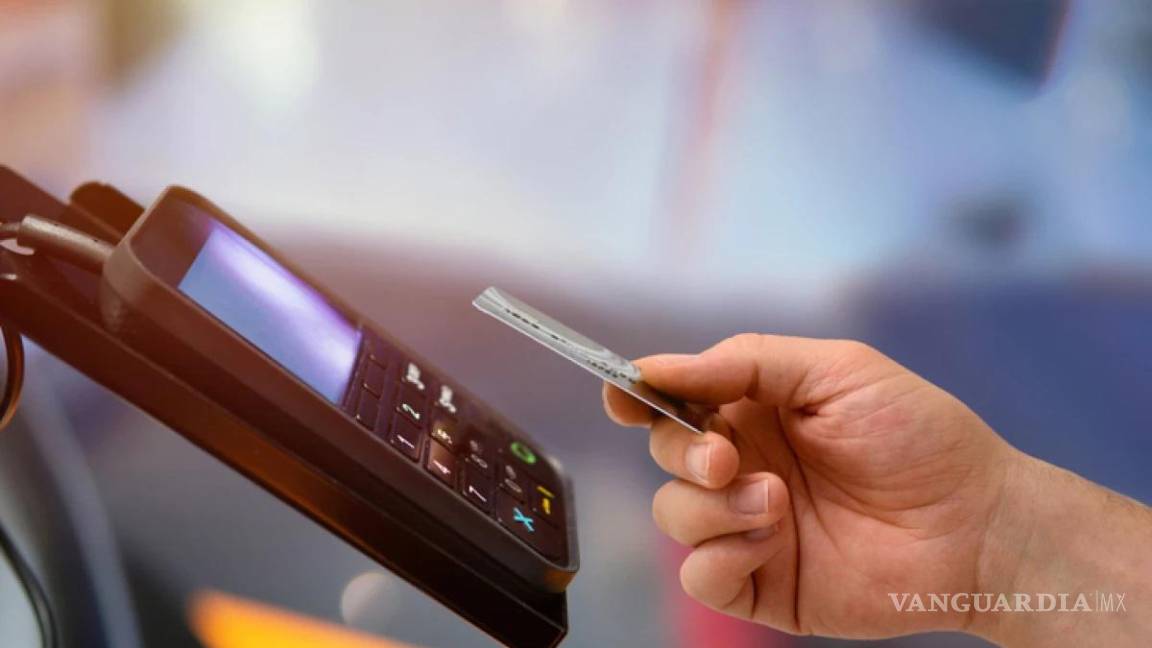 Emiten bancos más tarjetas de crédito, pero con líneas limitadas