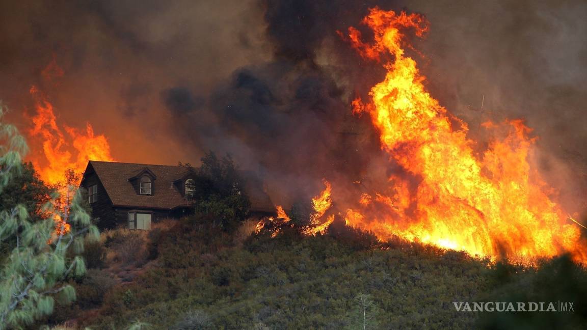11 muertos, 100 desaparecidos y 20 mil evacuados tras incendio forestal en California