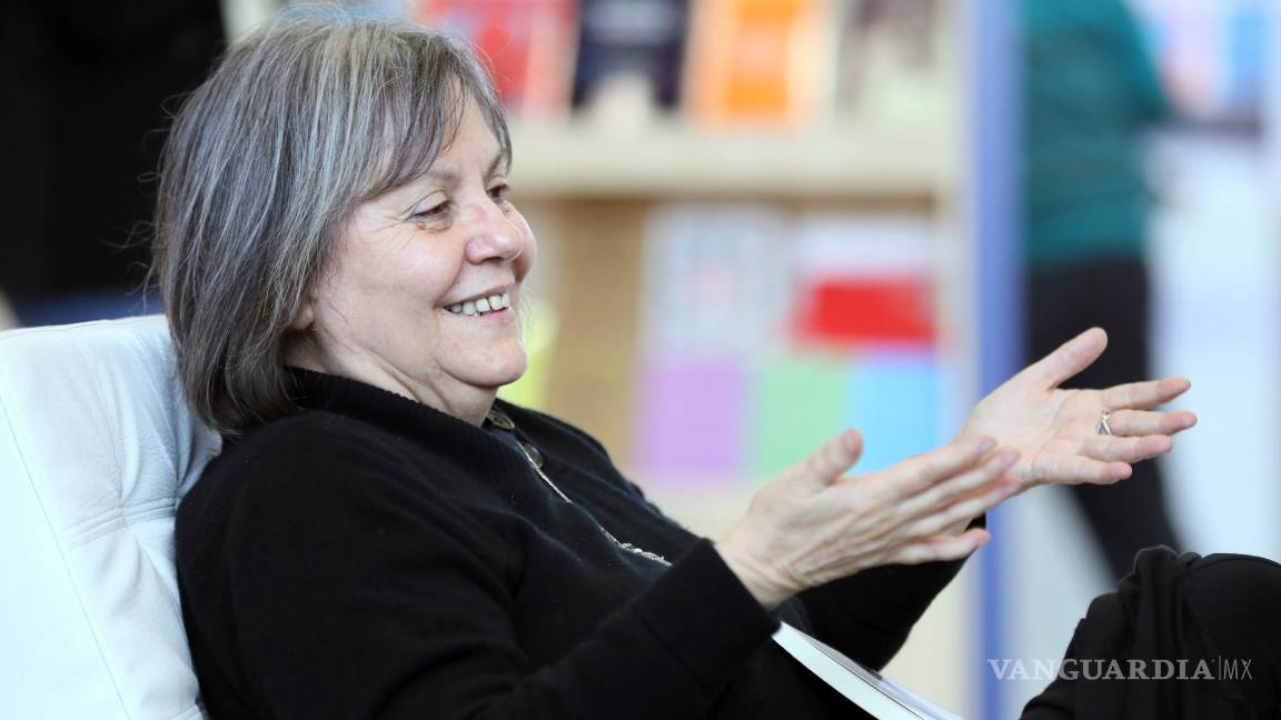 $!Fotografía de archivo fechada el 20 de abril de 2018 que muestra a la escritora chilena Diamela Eltit, durante una entrevista con Efe en Bogotá (Colombia). EFE/Mauricio Dueñas Castañeda