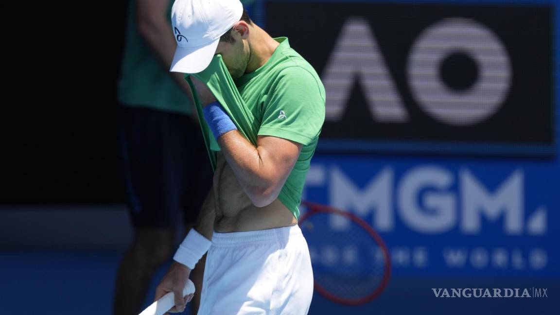 Sale Novak Djokovic de Australia tras cancelación de su visado