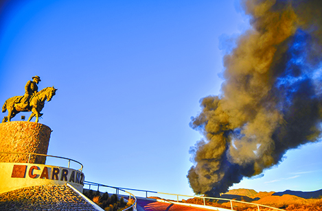 $!Se registra fuerte incendio en recicladora al norte de Saltillo