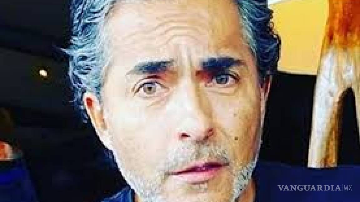Captan a Raúl Araiza besando a un actor de Televisa y desata el escándalo
