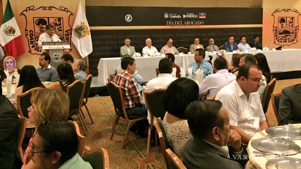 Abogados de todo Coahuila celebran su día en Torreón