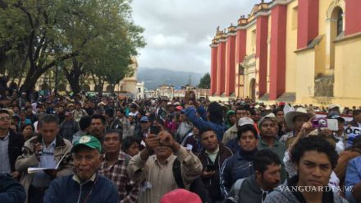 $!Obispo Vera encabeza marcha en Chiapas