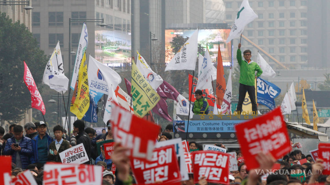 Miles marchan en Corea del Sur para exigir la renuncia de la presidenta