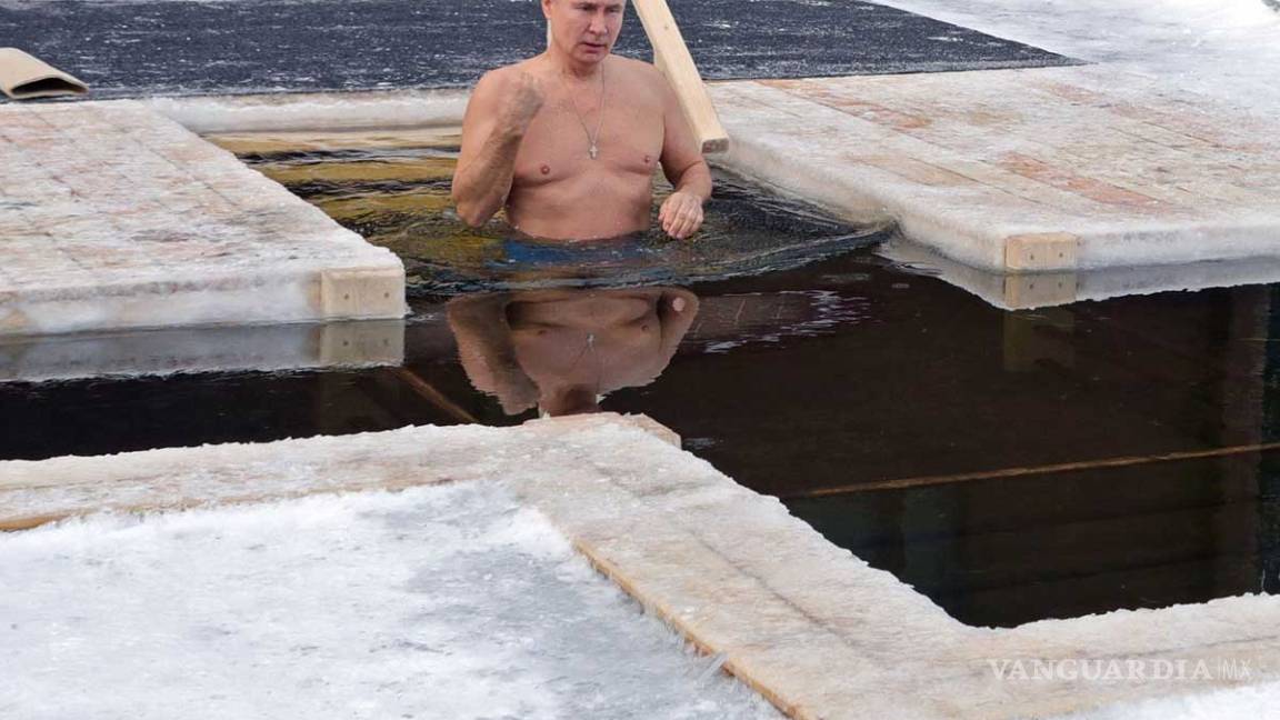 Súper-Putin: el presidente de Rusia se sumerge en agua helada... ¡a -20 °C! (video)