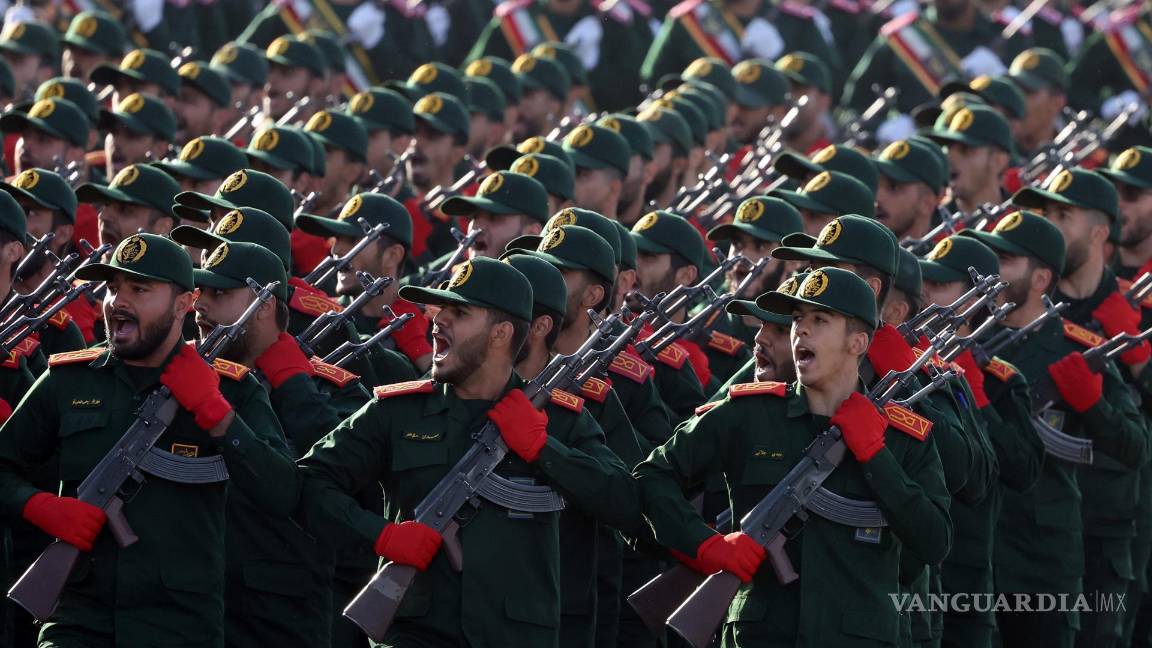 $!Soldados del Cuerpo de la Guardia Revolucionaria de Irán (CGRI) marchan durante el desfile militar en Teherán, Irán.