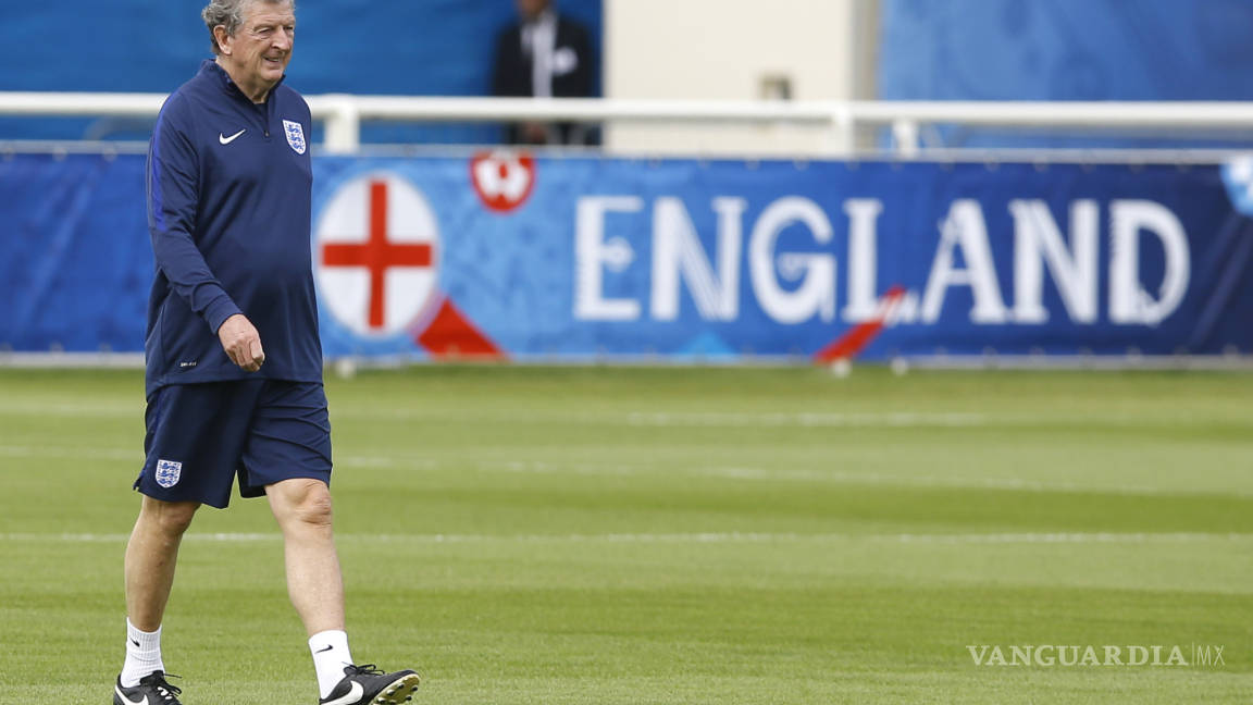 Hodgson y Rooney piden mejor conducta a aficionados ingleses