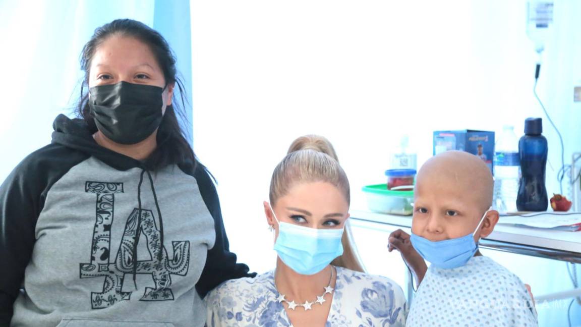 Paris Hilton estuvo en Guadalajara, visita a niños con cáncer en el Hospital Civil