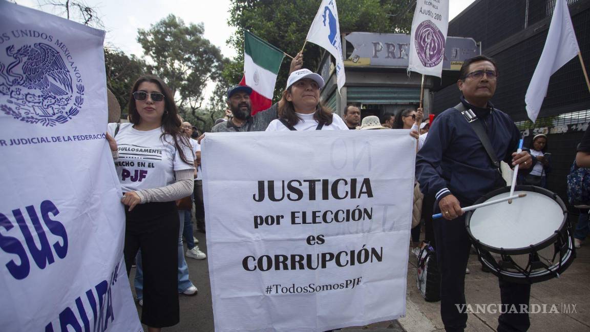 $!Supuestos trabajadores se manifestaron en las inmediaciones del Instituto Nacional Electoral (INE) en contra del inicio del Proceso Electoral Extraordinario del Poder Judicial de la federación 2024-2025.