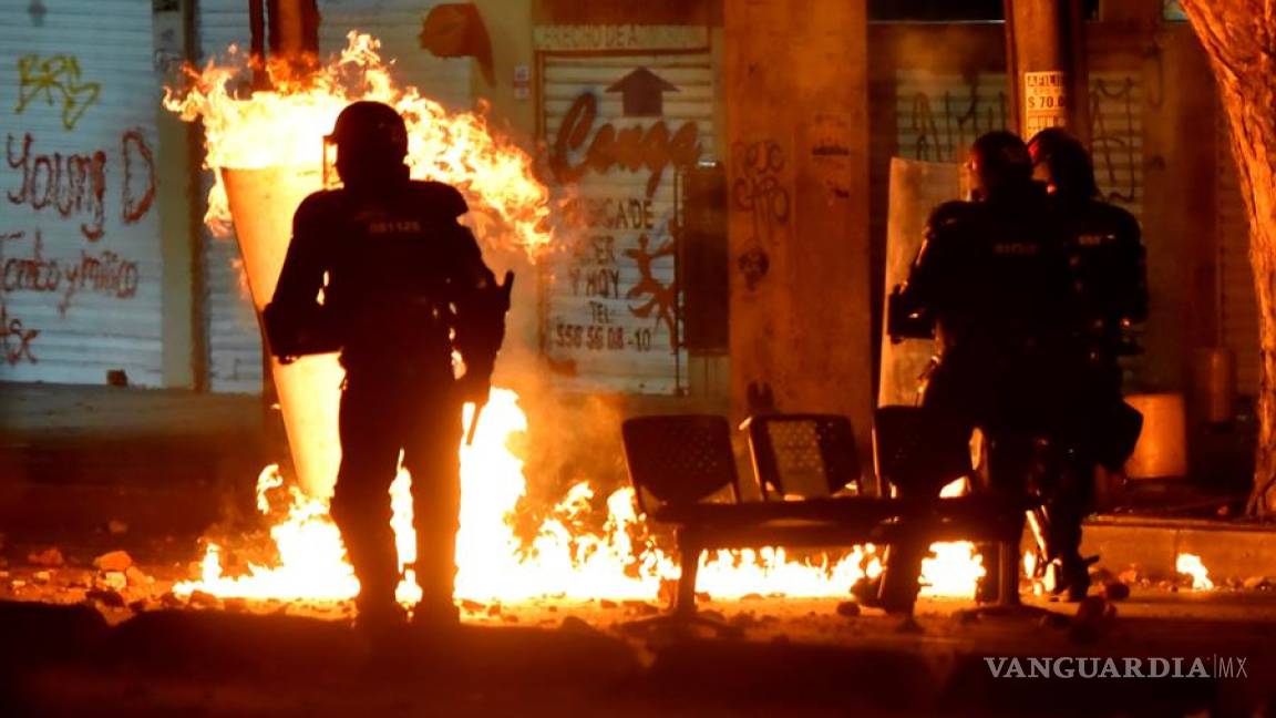 Colombia vive segunda noche de protestas violentas; hay 10 muertes reportadas en total
