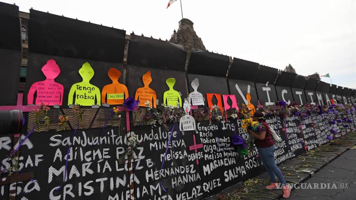 $!Palacio Nacional se convirtió en el 'muro de la memoria' (fotogalería)