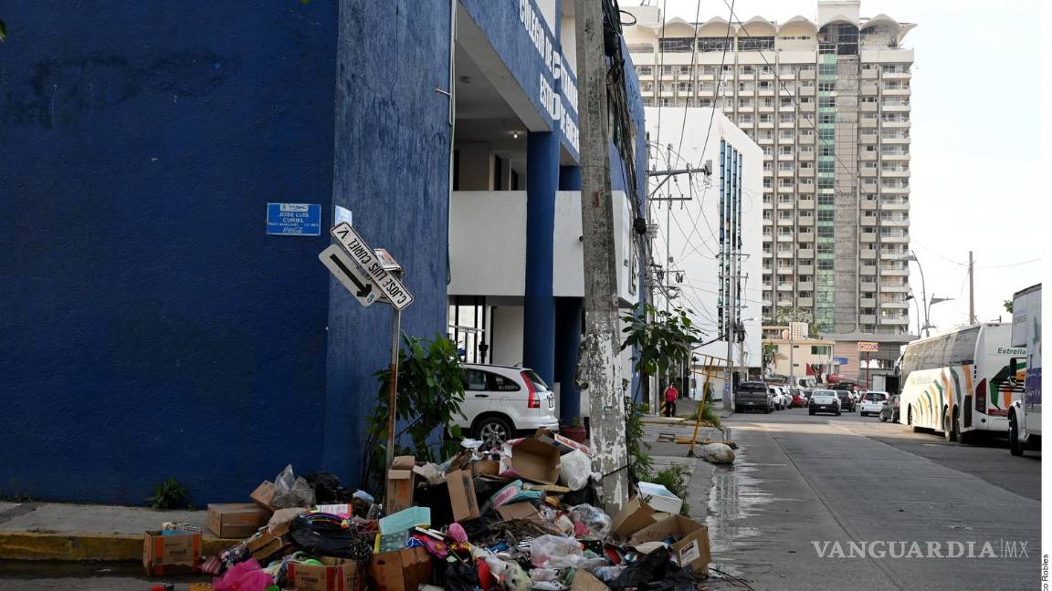 $!Tras huracán Otis, basura y escombro saturan calles de Acapulco en vísperas de Navidad