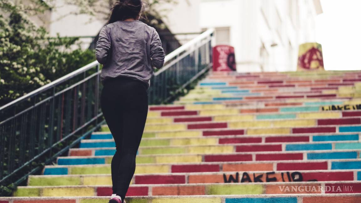 $!En lugar de levantar un pie cada vez, correr implica una serie de saltos. Esto requiere más fuerza, energía y potencia que caminar.