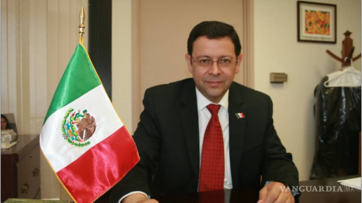 Refuerza EPN personal del Servicio Exterior Mexicano