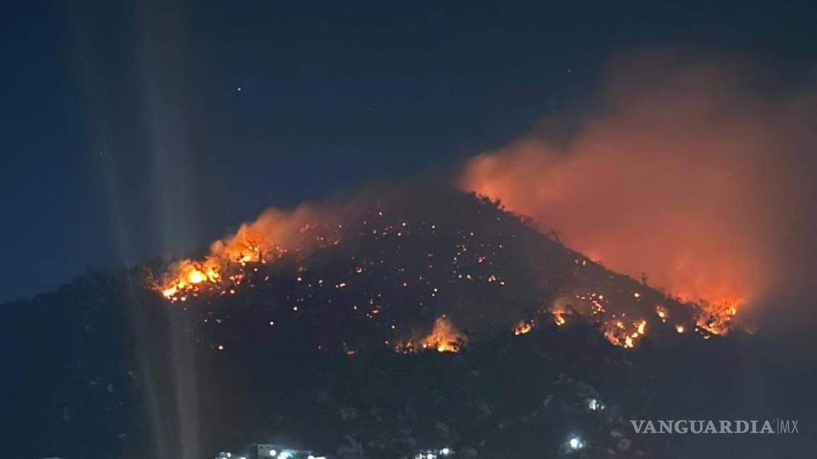 Acapulco sufre incendio en parte alta del puerto