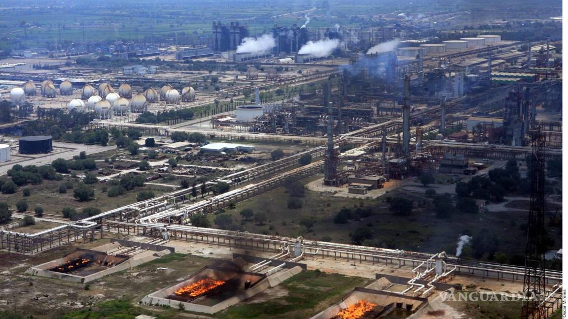 Cae producción de petróleo 7% en mayo con un millón 564 mil barriles diarios