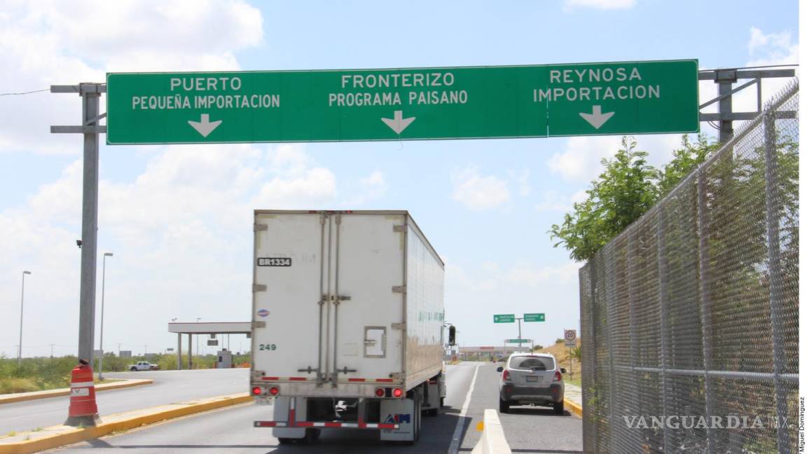 Detienen más de mil 300 camiones de carga en frontera de México y EU