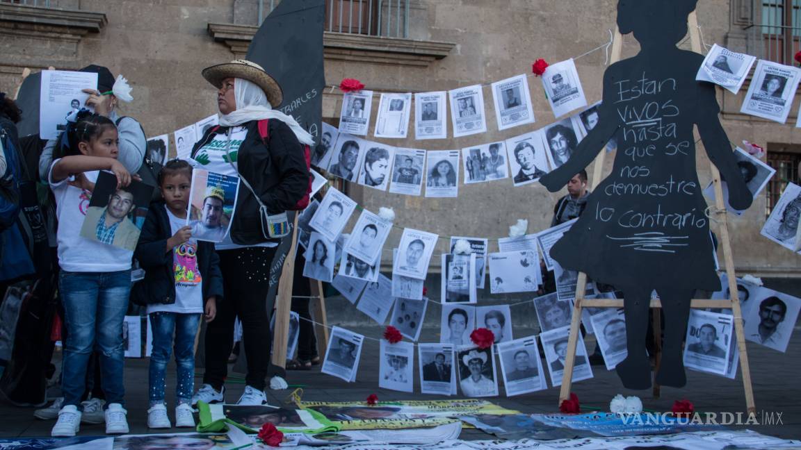 $!Protestan por sus desparecidos frente al Palacio Nacional (fotogalería)