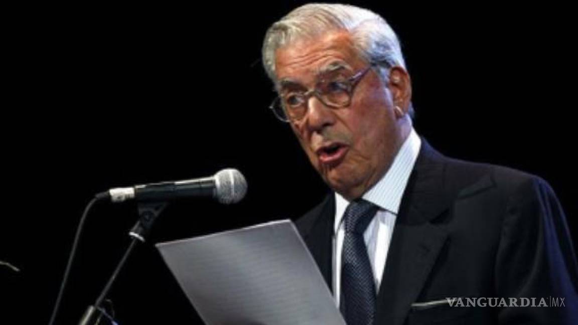 Vargas Llosa, molesto por la victoria del izquierdista Gustavo Petro en Colombia