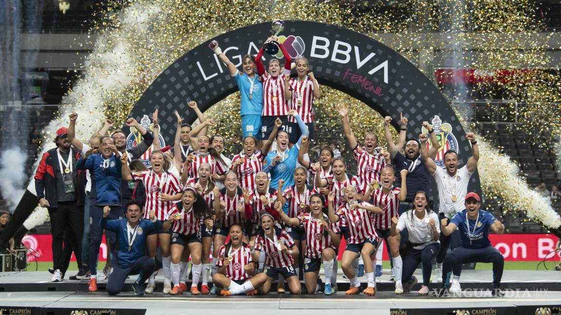 Chivas ganan el trofeo de Campeón de Campeones de la Liga femenil