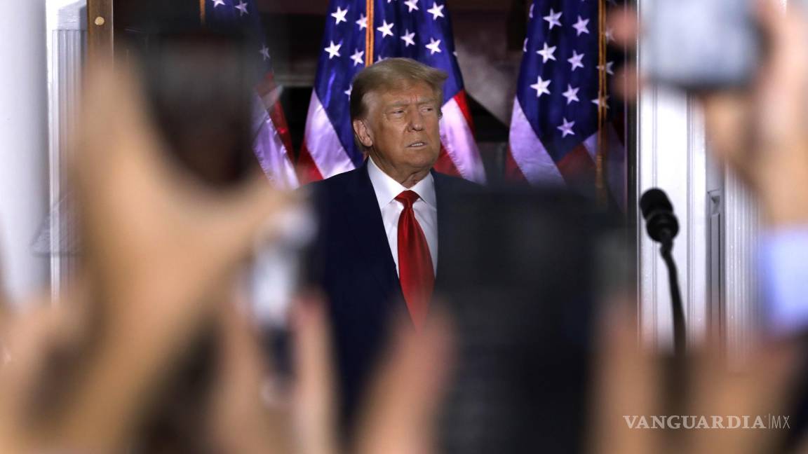 $!El expresidente de los Estados Unidos, Donald J. Trump, habla afuera del Trump National Golf Club, en Bedminster, Nueva Jersey.