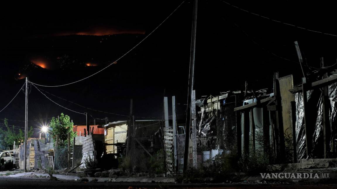 $!Saltillo, Coahuila 20 de mayo de 2022. Continúa el incendio en el cañón de San Lorenzo