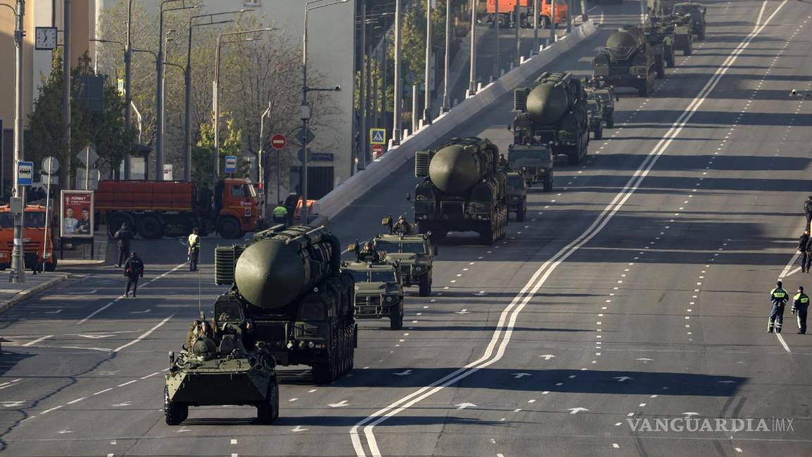 $!Unidad de lanzadores de misiles balísticos intercontinentales rusos Yars en el centro de Moscú, Rusia.
