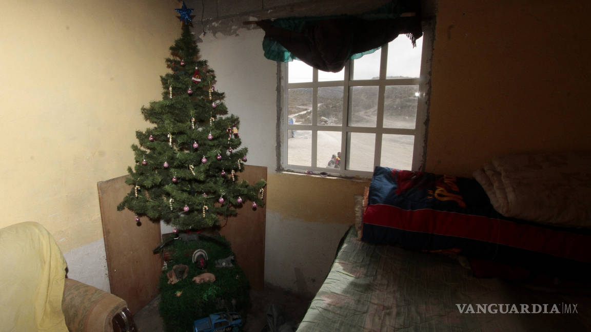 Narran familias saltillenses las penurias que sufren para poner un pino de Navidad