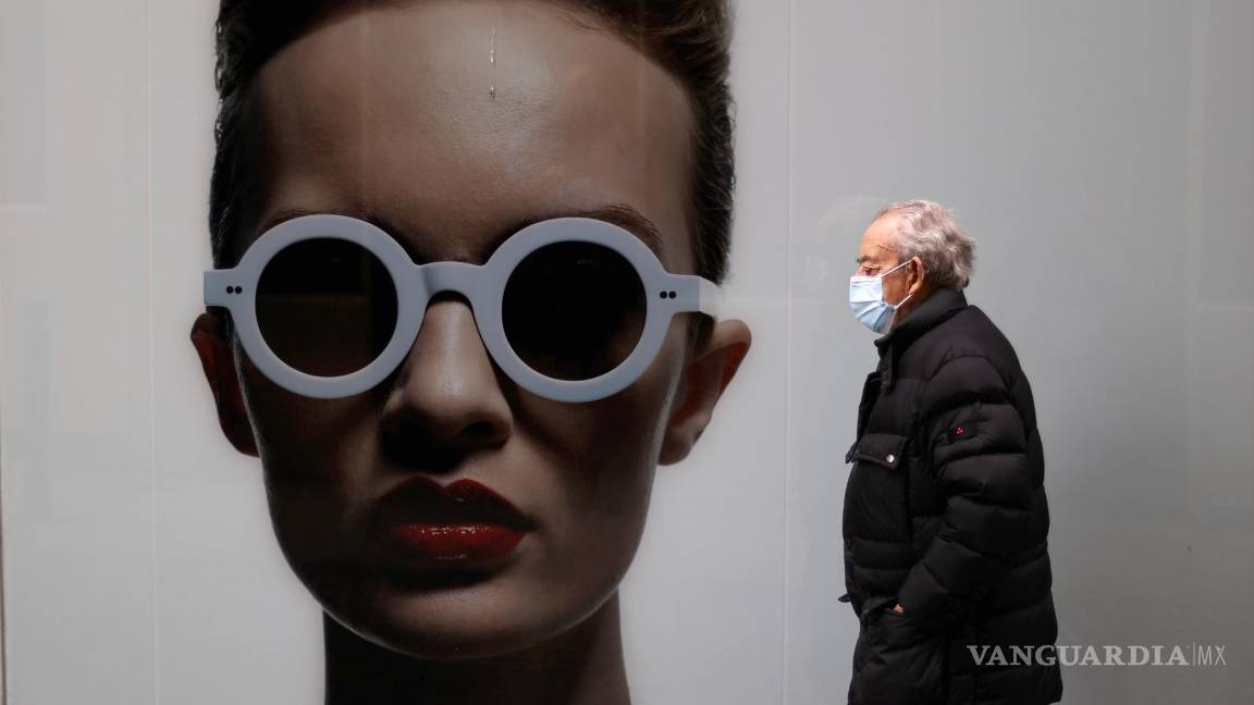 Elimina España uso obligatorio de cubrebocas en interiores