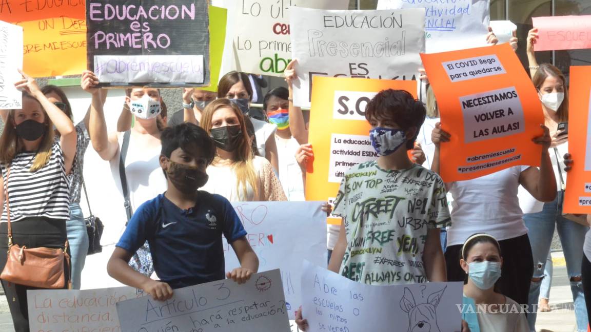 Con protestas, demandan regreso a clases en Nuevo León; Salud confirma será en agosto
