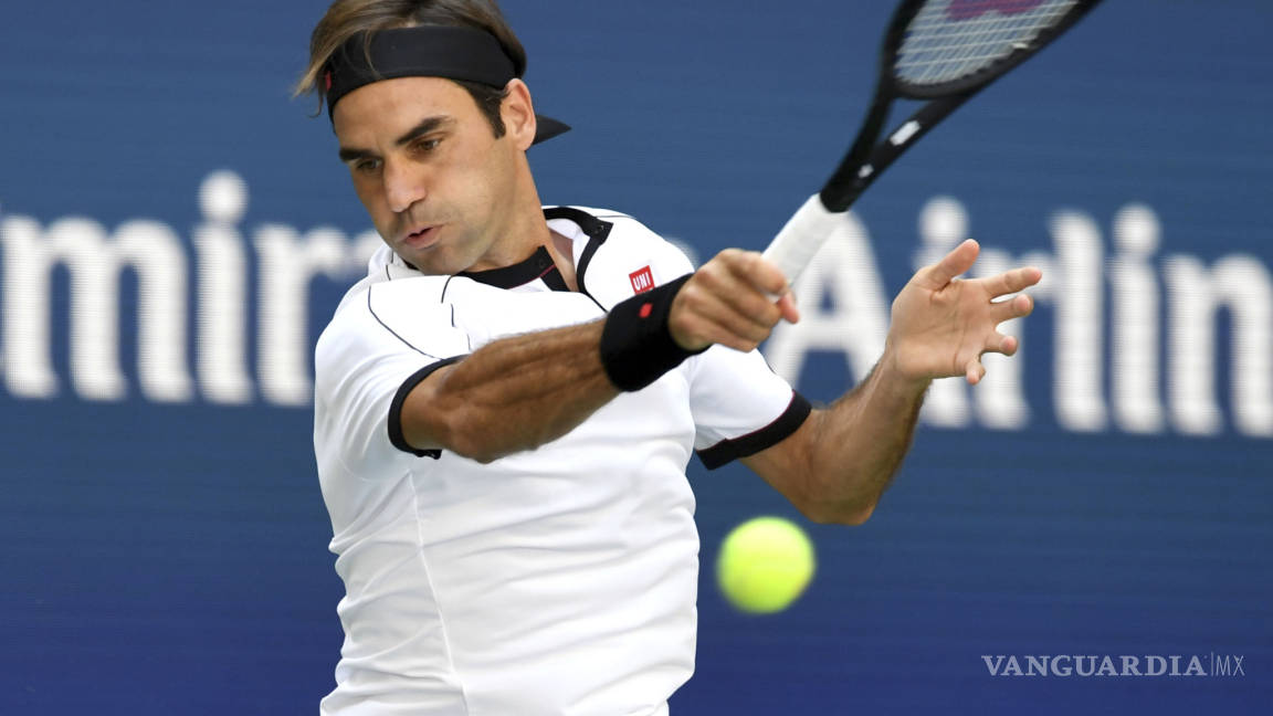 Ante Daniel Evans, Roger Federer madruga y gana en sets corridos