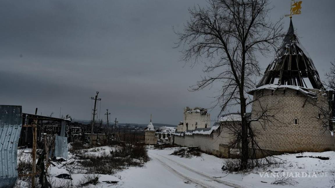 $!Destrucción en la ciudad de Izium en el camino a Levkivka, en un área anteriormente ocupada de la región de Kharkiv en Ucrania.